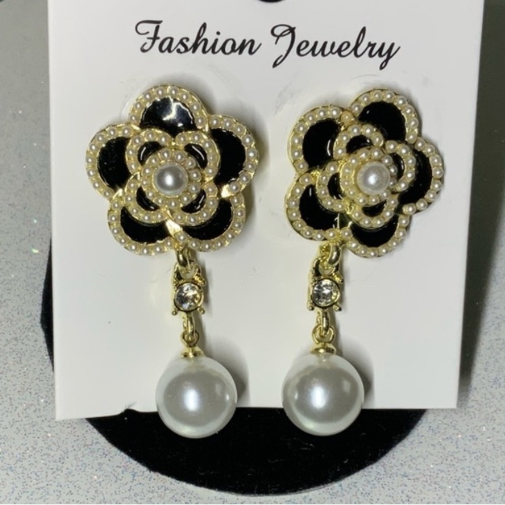 Camila Flower Enamel Post Earring w/ Faux Pearl Drop
